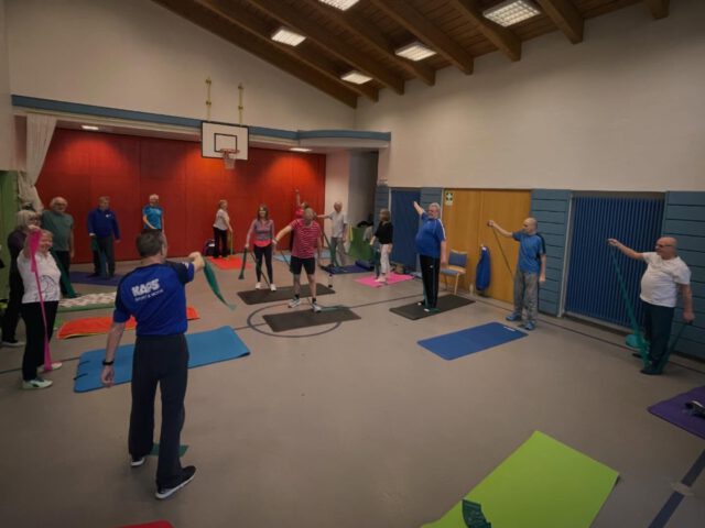 Fitnesswoche „light“. Diese Woche mal in Rechtenbach statt Rodenroth. Aber hier kommt keine Muskelgruppe zu kurz und wir haben, wie immer, viel Spaß beim Kräftigen, Dehnen und Mobilisieren mit abwechsungsreichen Geräten.