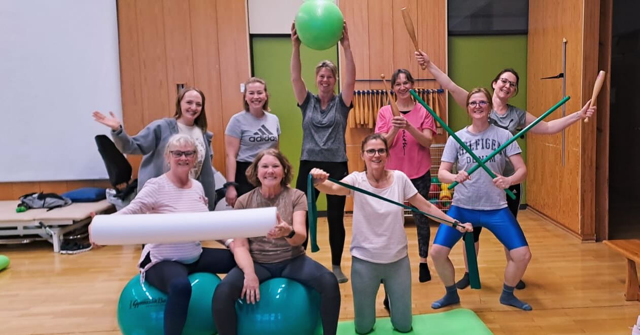 Und wieder geht ein 8-Wochen Kurs im UkGM Marburg zu Ende. Seit etwa 4 Jahren schon freuen wir uns über zahlreiche gut gefüllte Kurse für die lieben Mitarbeiter der Uniklinik. Weiter geht’s!💪🏻 #betrieblichesgesundheitsmanagement #fitness #gesundheit #entspannung #rückentraining #faszientraining #ukgm #aokhessen