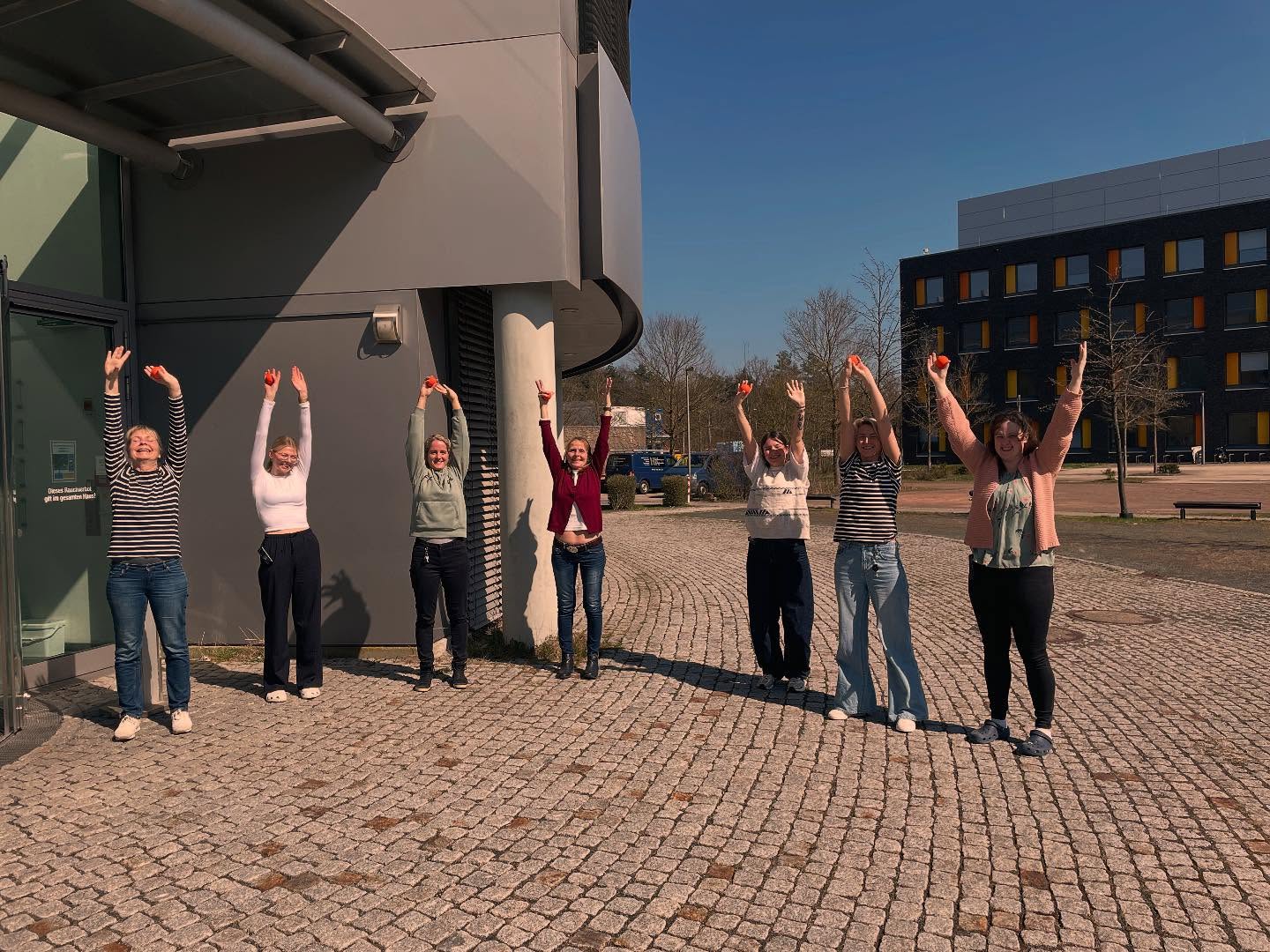 Bewegte Mittagspause in der Sonne ☀️. War das schön heute!
#betrieblichesgesundheitsmanagement #bewegtepause #fitness #gesundheit #bewegtamarbeitsplatz #aokhessen #wellbalanced